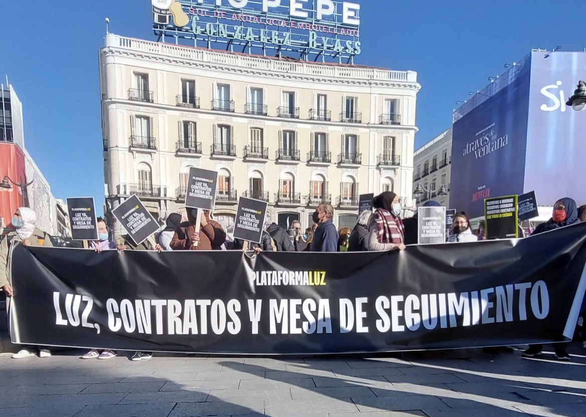 Hoy hemos estado junto con los vecinos y vecinas en la calle pidiendo mejor sanidad en Madrid, servicios públicos en Leganés y solución a la Cañada Real.

Mientras, una manifestación en Génova aplaudiendo la corrupción

Dos modelos del Madrid que queremos