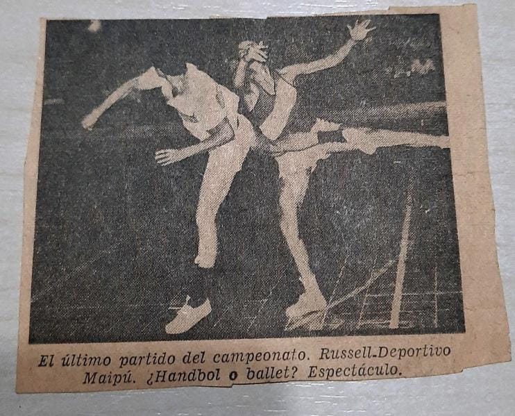 Handbol o ballet?...asi lo describia en subtitulos un diario de la época. Te esperamos mañana a las 21hs para revivir esos momentos. No faltes!!