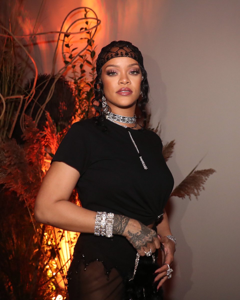 boardroom's tweet photo. Rihanna turns 34 today.

—9 Grammys 🏆 
—12 Billboard Music Awards
—13 AMAs
—deals: Dior, Balmain, Gucci, Manolo Blahnik, Louis Vuitton, Cover Girl, Samsung
—Fenty Beauty: $2.8B valuation, $550M in 2020 revenue
—Savage x Fenty: $1B valuation
—Net worth: $1.7B

HBD, @rihanna. https://t.co/fQw5XQuSPO