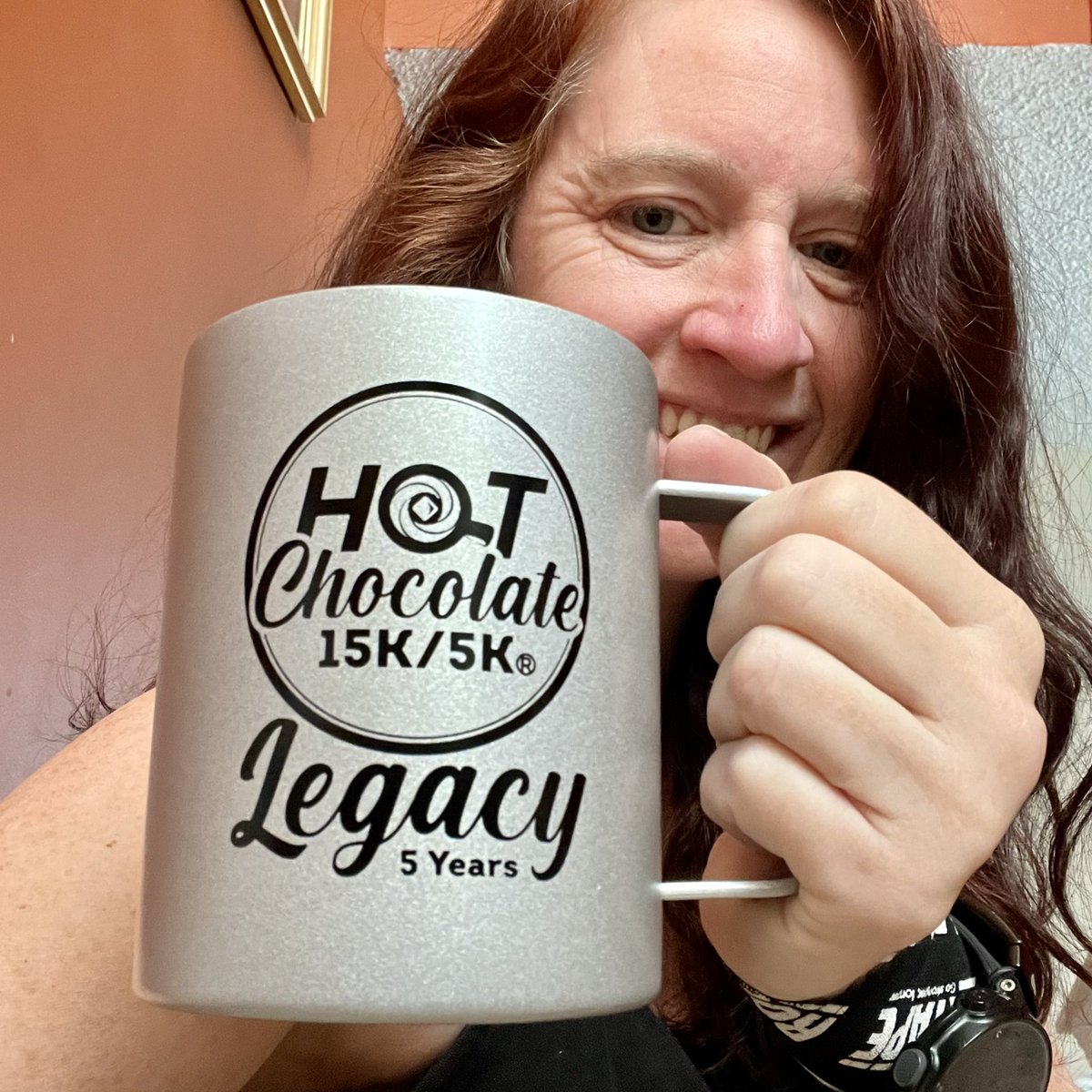 RunNerdGirl's tweet image. Good morning ☕️

Loving my new. @HotChocolate15k 5 year Legacy mug. 🧡

#bibchat #hc15k #hccharbr #SundayMorning