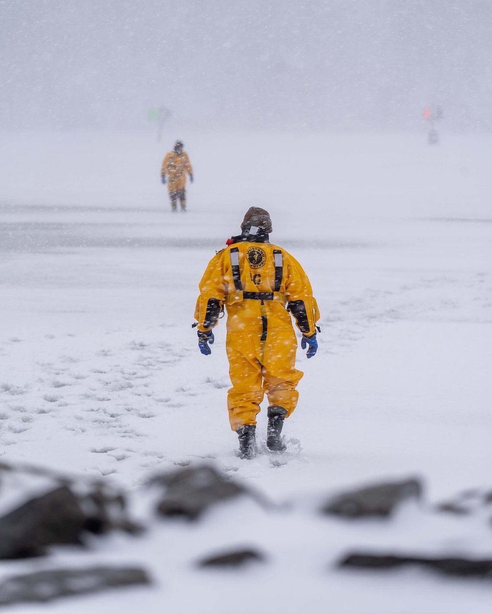 rochester's tweet photo. #Irondequoit Fire Dept’s annual ice rescue training in the bay. 🥶🚒🌊 #thisisroc 📸: Kayla B. @VisitRochester @I_LOVE_NY @irondequoit_ny #roc https://t.co/yLtXXLZvhf