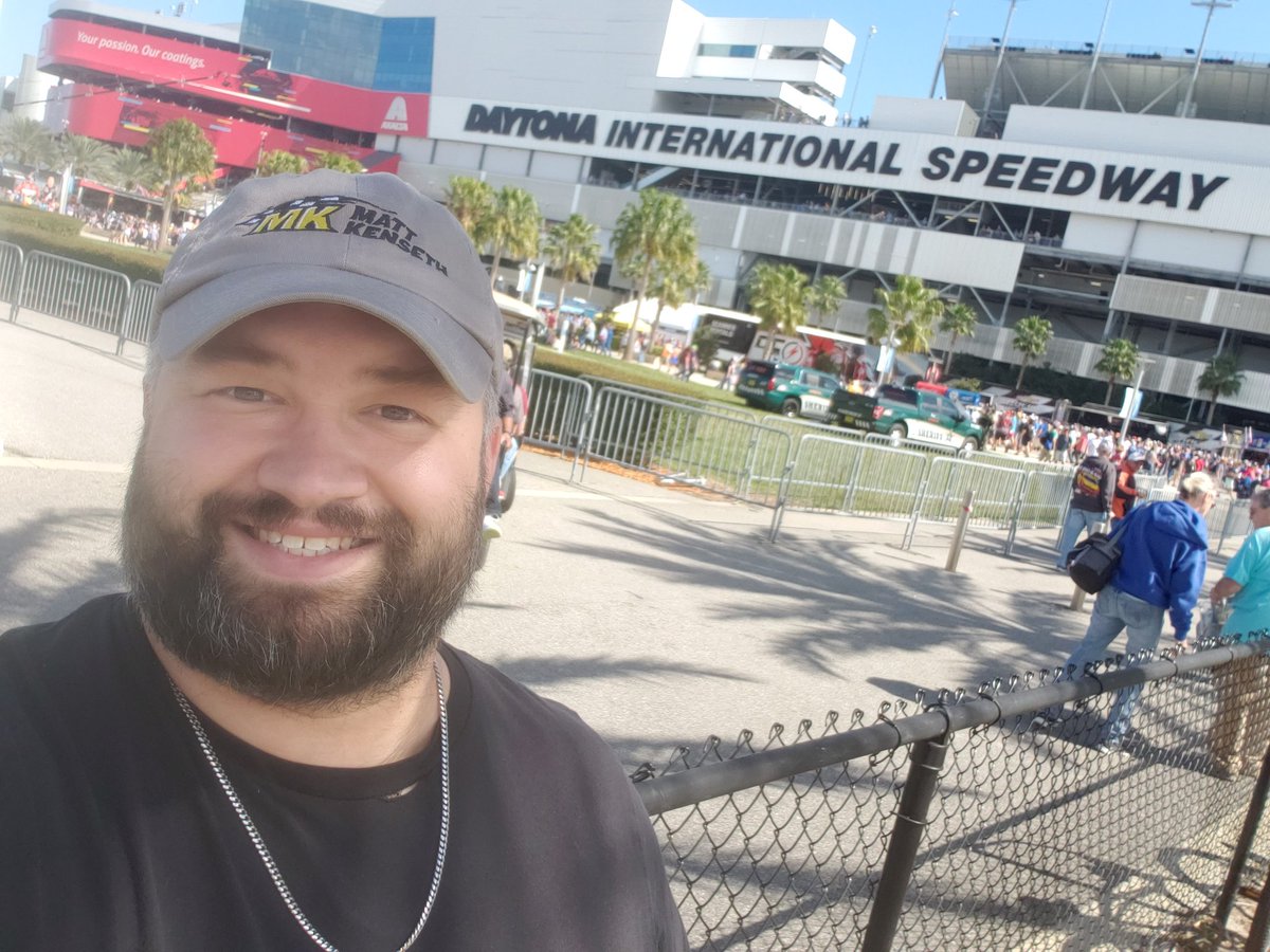 Brandon_Larson's tweet photo. #DAYTONA500 #nascar https://t.co/W7BO2he56X