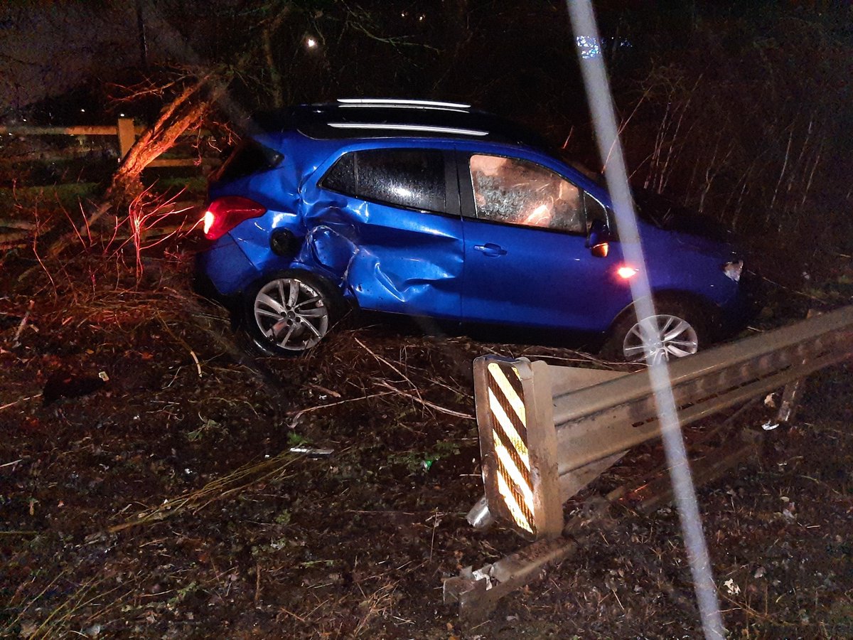 tvprp's tweet photo. A5 North between Bletchley & CMK down to one lane due to fallen tree causing a single vehicle crash. All occupants OK, but lane shut for recovery. Be careful & drive to conditions.
#P4939 #TPAshift #SC9130 https://t.co/MN0dSYOaA1