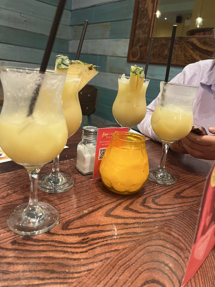 Robynn_Lucy's tweet photo. the only reasonable outing before visiting the queens @FloandJoan https://t.co/76HYtvHxMQ