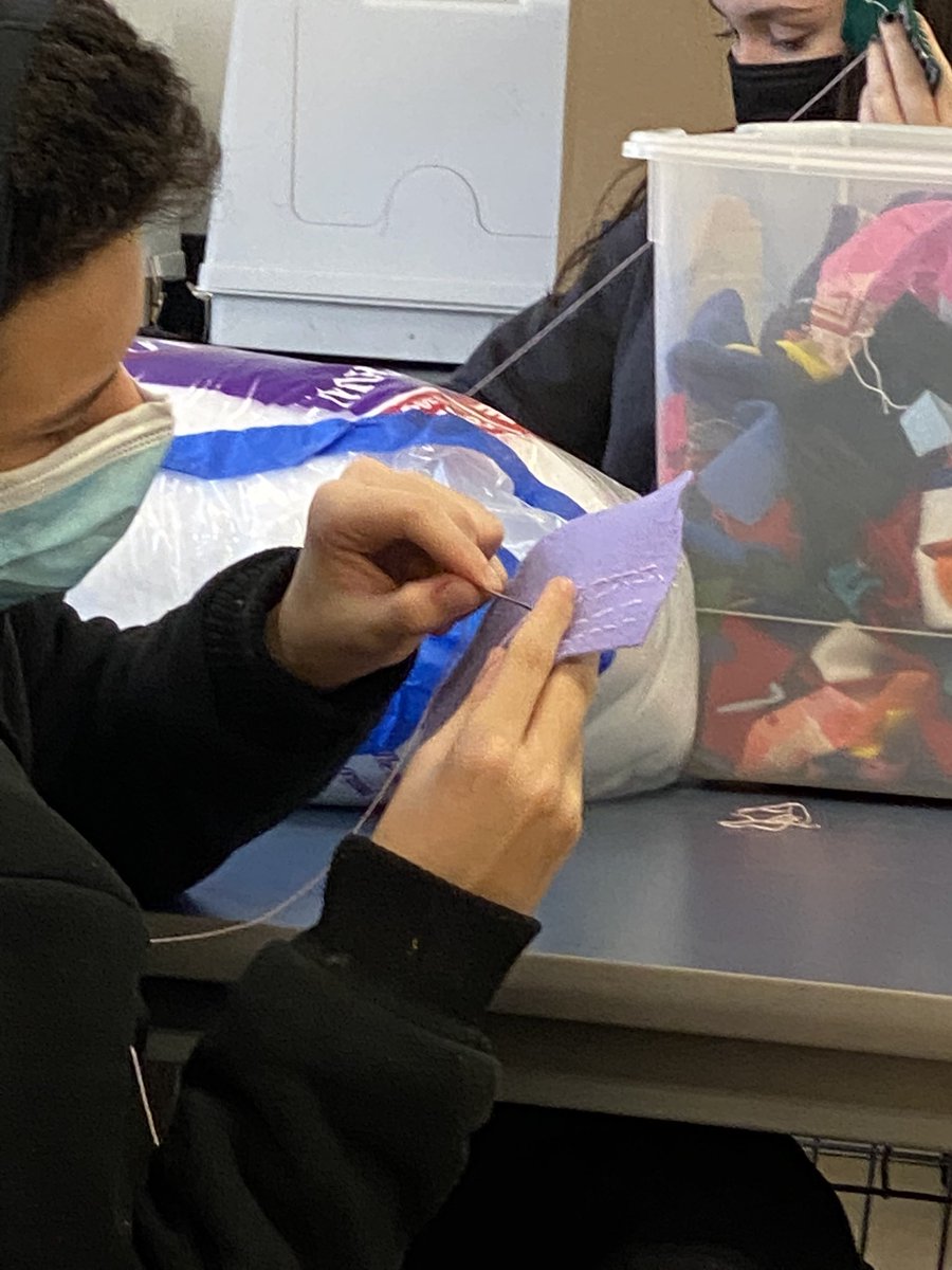 MsDFamConSci's tweet image. Ah Soring must be near! Sewing has begun and it’s sew interesting, sew fun and sew soothing. Sew very zen…Sew try it someday! Course selections are coming up! 🤔🧵🪡💙#sewingrocks, #handsewing, #learningnewstuff