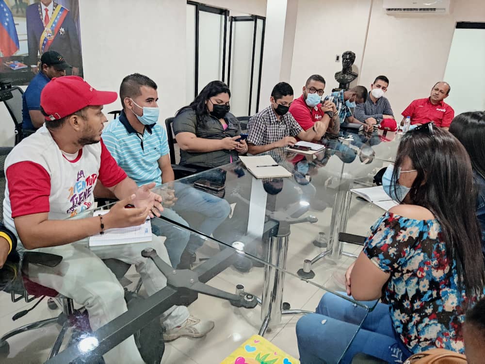 DirJuventud_GEB's tweet photo. *ñ#19Feb |*ñ El Equipo Político Regional de la JPSUV Bolívar se reunió junto al Vicepresidente Territorial PSUV MG Alexis Rodríguez Cabello, para concretar el IV Congreso JPSUV y el V Congreso del PSUV.
@NicolasMaduro
@amarcanopsuv @JuventudPSUV @JuventudPsuvBol @DirJuventdGEB https://t.co/aPzvBmBVJD