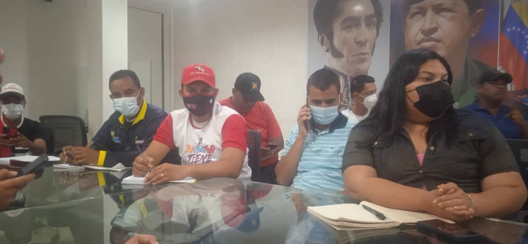 DirJuventud_GEB's tweet photo. *ñ#19Feb |*ñ El Equipo Político Regional de la JPSUV Bolívar se reunió junto al Vicepresidente Territorial PSUV MG Alexis Rodríguez Cabello, para concretar el IV Congreso JPSUV y el V Congreso del PSUV.
@NicolasMaduro
@amarcanopsuv @JuventudPSUV @JuventudPsuvBol @DirJuventdGEB https://t.co/aPzvBmBVJD