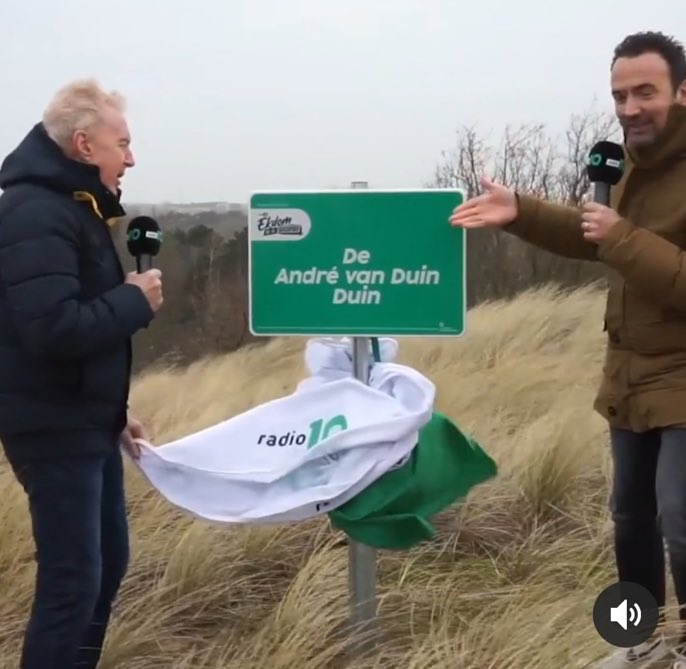 Michel1401's tweet photo. Dan ben je jarig, en dan is je cadeau een “André van Duin Duin” ……….
#andrevanduin #Andre75 https://t.co/qV87PKHUMw