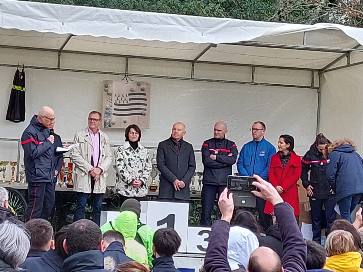 😊  #sergemounier à #carquefou la Fleuriaye :le cross 🏃🏻‍♀️🏃‍♂️ départemental du Sdis 44 🧑‍🚒 organisé par le CIS Carquefou 🚒 (équipe du Capitaine Pouliquen) et l'UDSP Loire-Atlantique. 
👍👏 organisation aux bénévoles 🧑‍🚒, service Ville de Carquefou et 👏👏plus de 400🏃🏻‍♀️🏃‍♂️🥇