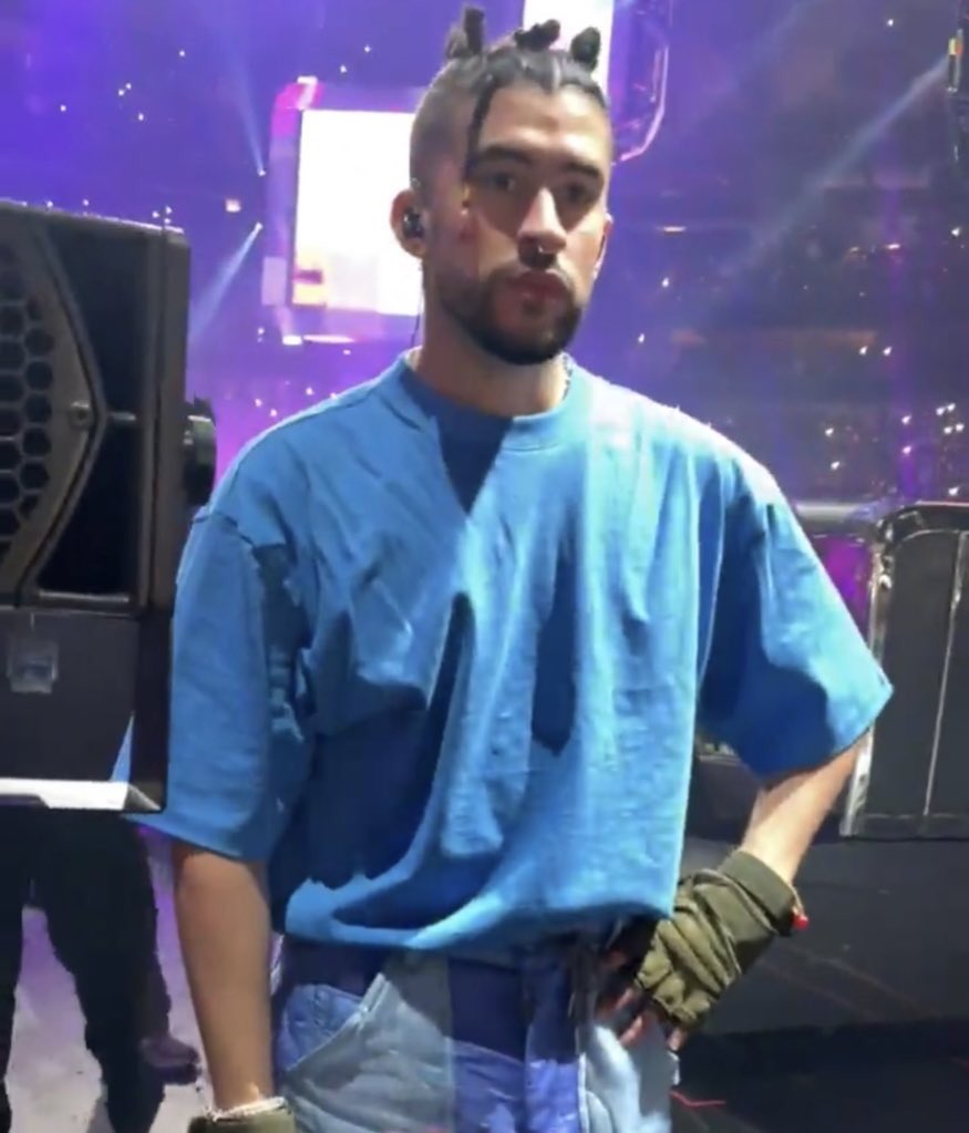 valnmtz's tweet photo. my bank account when it sees how much i’ve spent on bad bunny https://t.co/OSjZT5zcKL