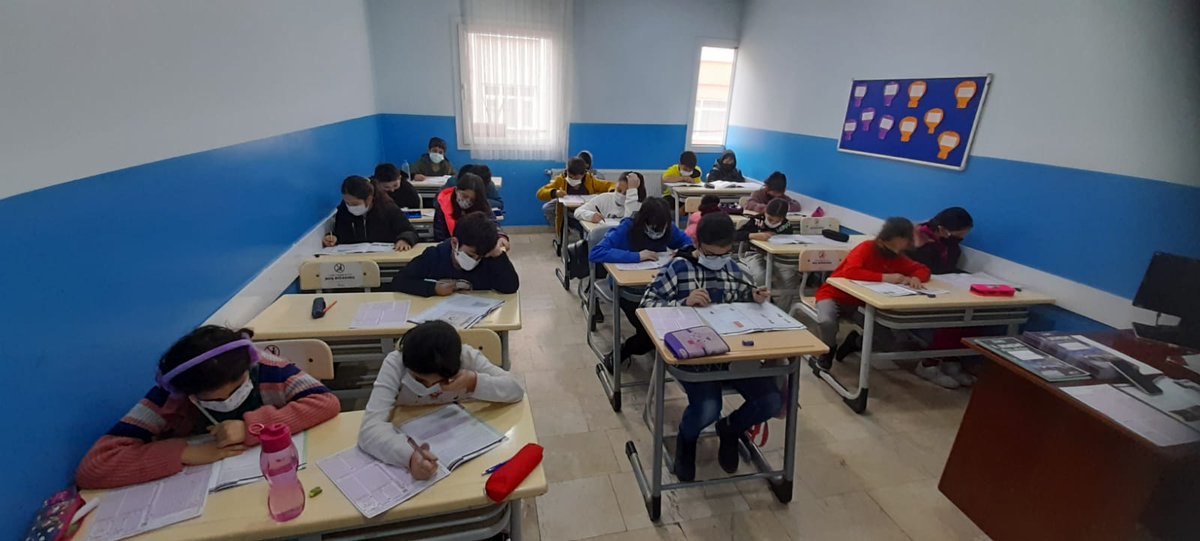 ebkadinaile's tweet photo. Esenler Bilgi ve Hikmet Evlerimizde her ayın 3. Pazar günü 4,5,6,7. Sınıfları deneme yapmaya devam ediyoruz. Bu pazar 792 öğrencimizi deneme sınavı yaparak misafir ettik.🤓 https://t.co/DcG2Rduu4L