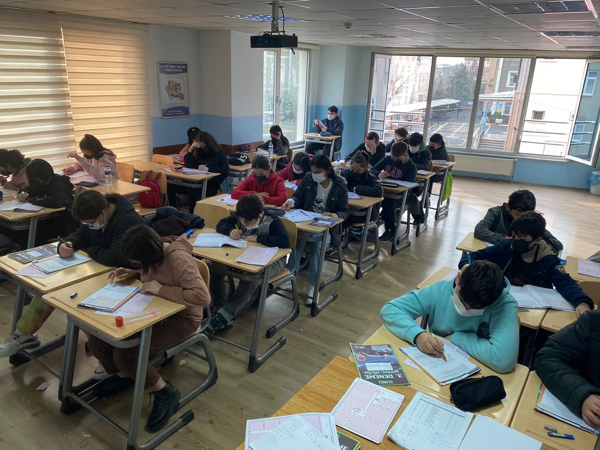 ebkadinaile's tweet photo. Esenler Bilgi ve Hikmet Evlerimizde her ayın 3. Pazar günü 4,5,6,7. Sınıfları deneme yapmaya devam ediyoruz. Bu pazar 792 öğrencimizi deneme sınavı yaparak misafir ettik.🤓 https://t.co/DcG2Rduu4L