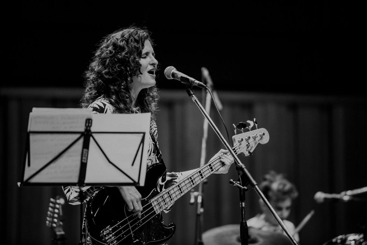 cambeszkin's tweet photo. ¡Es hoy! 
Nos vemos 20.30hs con #MujeresBacanas en el #RodneyBar 🎤

Mis enormes compañeras en este trío son @valecini y #caroflechner 🔥
Abre la jornada la gran @iirepaz_ 

Les esperamos con mucha música de la linda ❤️ https://t.co/cougFPZ4tU