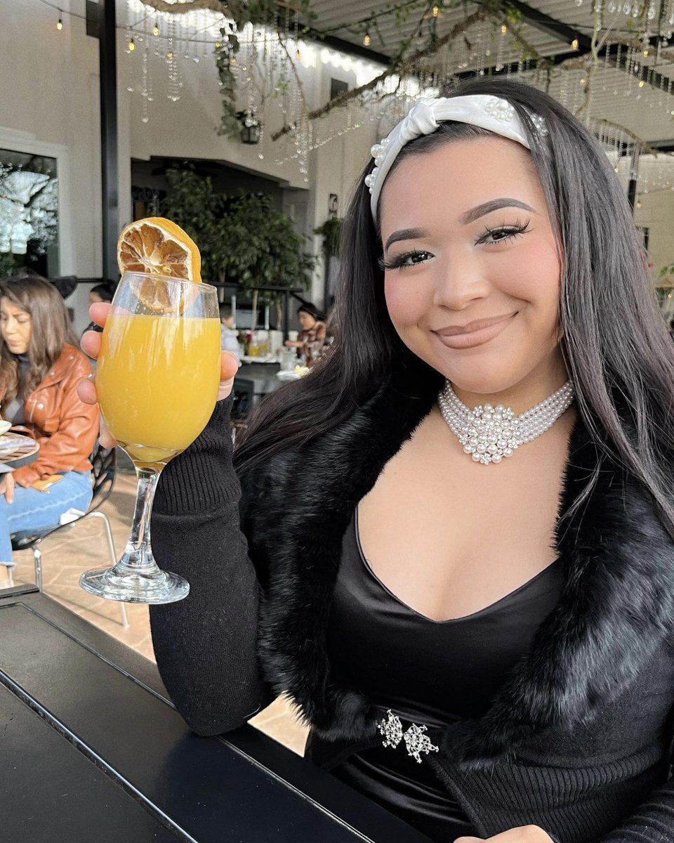 xxstephaniiiee's tweet photo. 💋🍃🥂 https://t.co/D6msjNSZd2