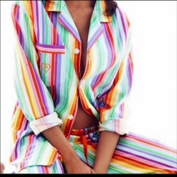 So good I had to share! Check out all the items I'm loving on <a href="/Poshmarkapp/">Poshmark</a> #poshmark #fashion #style #shopmycloset #victoriassecret #sporto: posh.mk/YDrj3Sk9Nnb