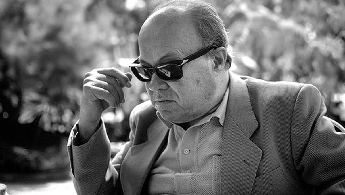 "Kahramanlık, hatada ısrar etmemektir." |Cemil Meriç|