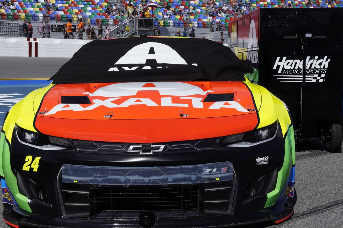 TeamHendrick's tweet photo. The stage is set. 

Starting positions for the #DAYTONA500 :
1⃣: @KyleLarsonRacin 
2⃣: @Alex_Bowman 
1⃣1⃣: @chaseelliott 
2⃣3⃣: @WilliamByron https://t.co/8h6FiV8koz