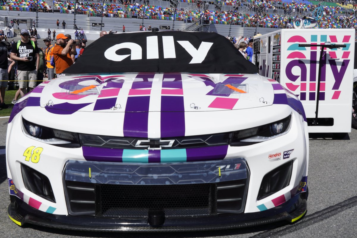 TeamHendrick's tweet photo. The stage is set. 

Starting positions for the #DAYTONA500 :
1⃣: @KyleLarsonRacin 
2⃣: @Alex_Bowman 
1⃣1⃣: @chaseelliott 
2⃣3⃣: @WilliamByron https://t.co/8h6FiV8koz