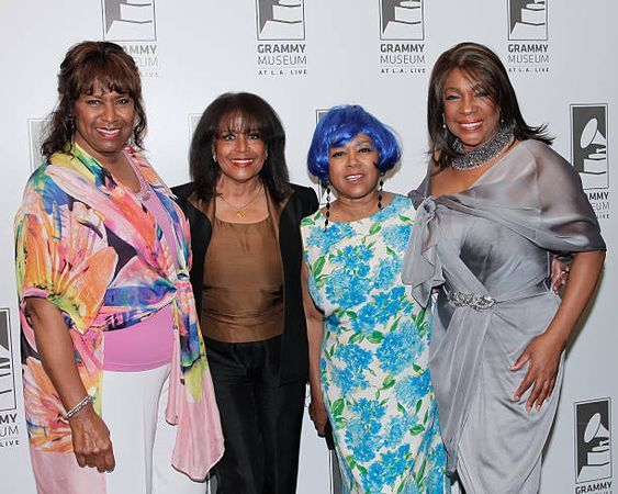 #TheSupremes Reunion with Jean Terrell, Scherrie Payne, Susaye Greene and Mary Wilson. A special and sweet moment! Tell us, what are your favorite Supremes songs from the 70's?

<a href="/yne10/">yne ʚϊɞ</a> @susayegreene <a href="/mwilsonsupreme/">Mary Wilson</a>