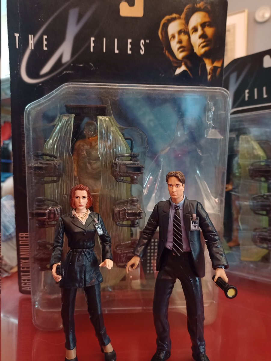 Rodri_Molina's tweet photo. ¡Al fin tengo a los dos! #Mulder y #Scully de #mcfarlandtoys de cuando salió la primera película: #fightthefuture. #thexfiles 👽 https://t.co/DKICnsrL9E