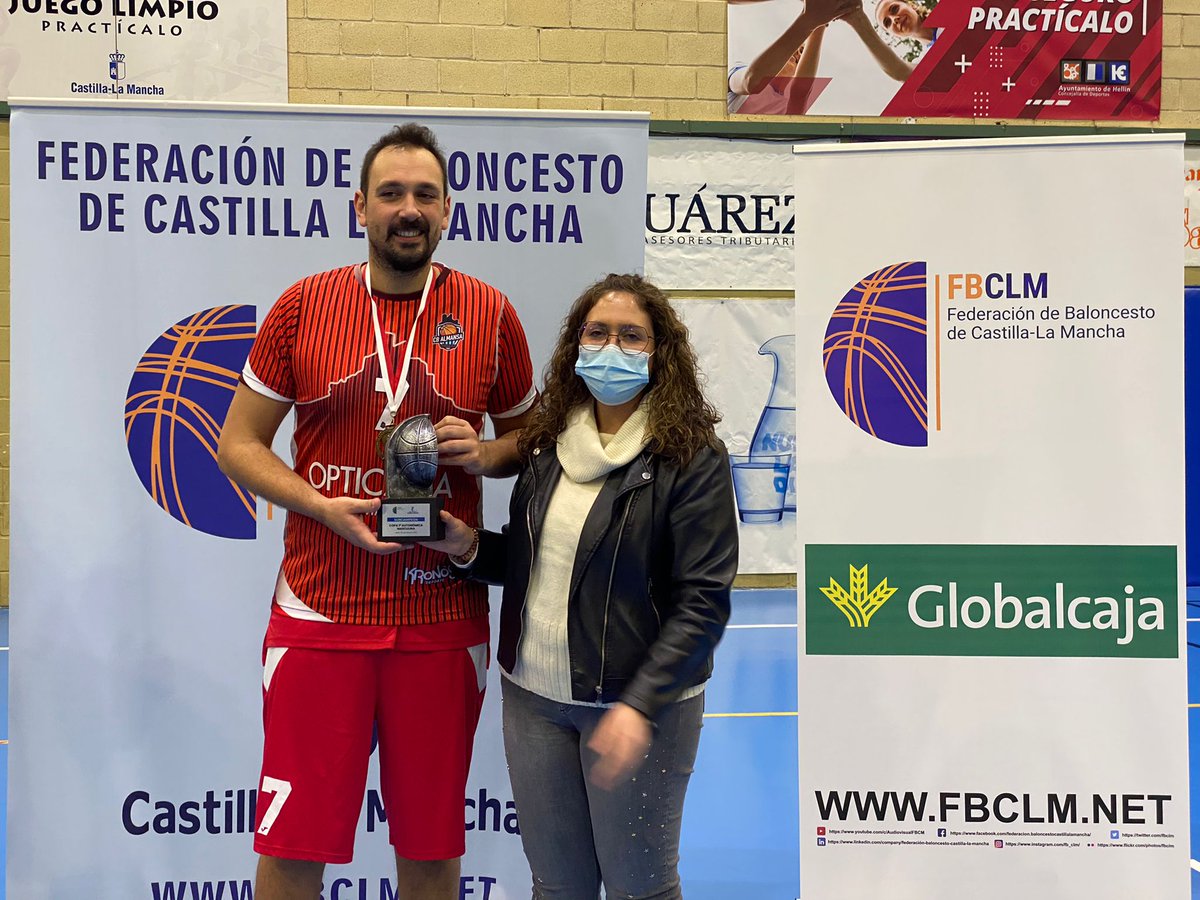 fbclm's tweet photo. #Copa1AutoMascCLM | Ceremonia de Premiación con Ramón García, Alcalde de @Hellinayto  , Fabiola Jiménez, Diputada de Cultura de @dipualba y Alfonso Arráez, Vicepresidente FBCLM entre otros. Mejor jugador del Torneo, Andrés Sánchez del @ADB_Hellin 
#PasionXBasketCLM https://t.co/5YPLSCIPgd