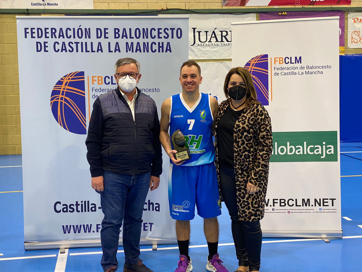 fbclm's tweet photo. #Copa1AutoMascCLM | Ceremonia de Premiación con Ramón García, Alcalde de @Hellinayto  , Fabiola Jiménez, Diputada de Cultura de @dipualba y Alfonso Arráez, Vicepresidente FBCLM entre otros. Mejor jugador del Torneo, Andrés Sánchez del @ADB_Hellin 
#PasionXBasketCLM https://t.co/5YPLSCIPgd