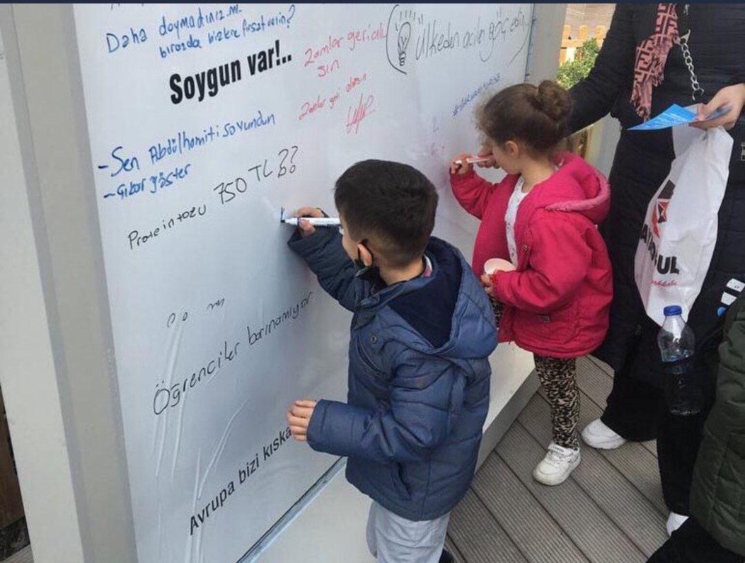 İl ve Odunpazarı İlçe Gençlik Kolları olarak Hamamyolunda halkımızla beraber Zam duvarına içimizi döktük.
#ZamlarıGeriÇek 
<a href="/chpgenclikgm/">CHP Gençlik Kolları</a> 
<a href="/gencosmankillik/">Gençosman Killik</a> 
<a href="/yusufbastugchp/">Yusuf BAŞTUĞ</a> 
<a href="/Cemdilr/">cem diler</a>