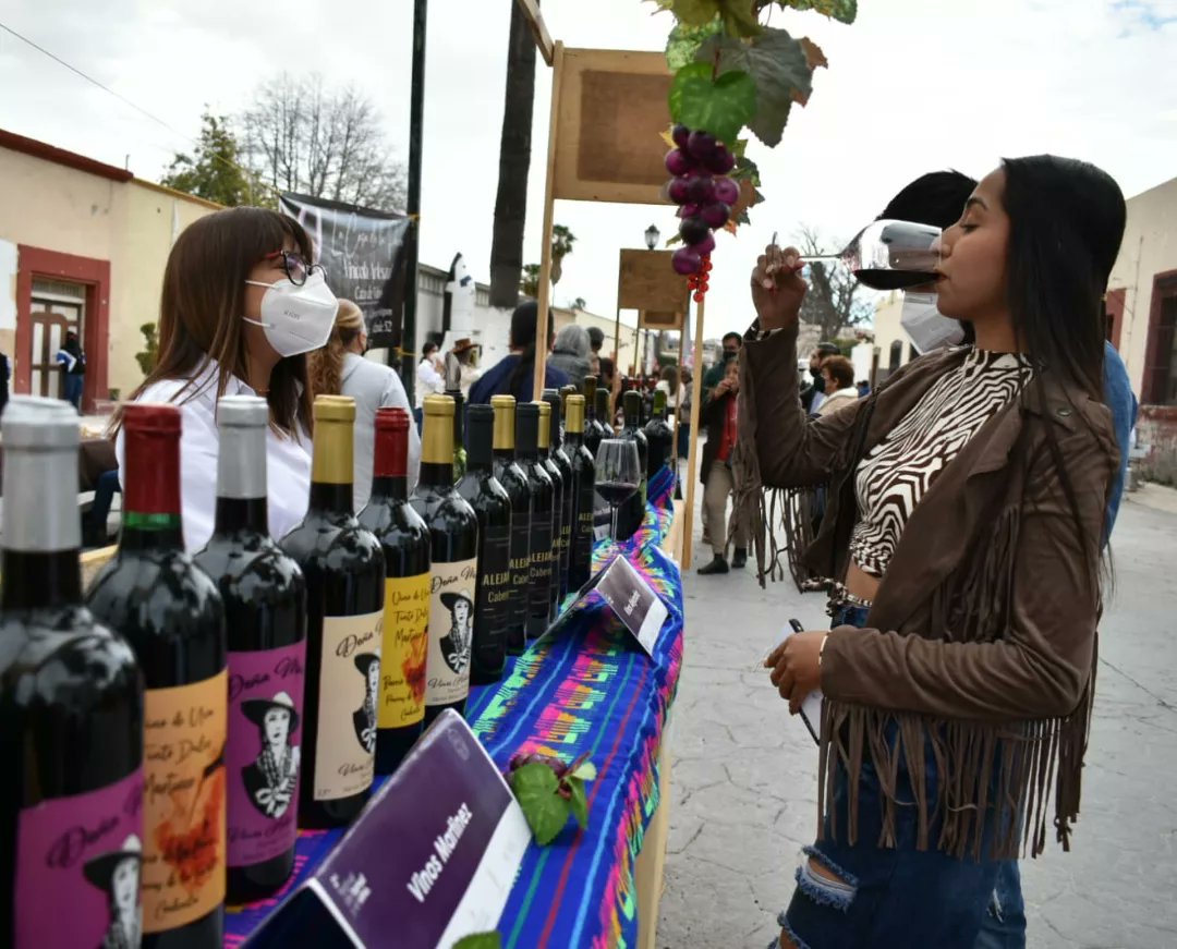 GobDeCoahuila's tweet photo. Con un #Parras de la Fuente reactivado en su turismo y el gran Festival del Tamal y el Vino, este #PuebloMágico celebró ayer su 424 #Aniversario, con turistas y una importante derrama económica gracias al evento gastronómico organizado por @caniractorreon. https://t.co/Ch4BwjrudH