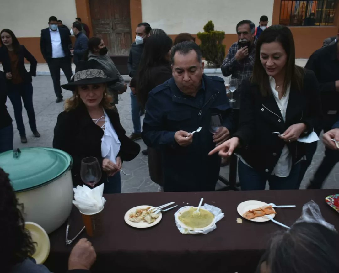GobDeCoahuila's tweet photo. Con un #Parras de la Fuente reactivado en su turismo y el gran Festival del Tamal y el Vino, este #PuebloMágico celebró ayer su 424 #Aniversario, con turistas y una importante derrama económica gracias al evento gastronómico organizado por @caniractorreon. https://t.co/Ch4BwjrudH