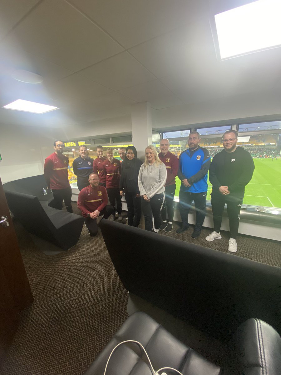 Sadler1Abbie's tweet image. FA WHPFC coach development ‘roadshow’ 2/3.. Great to connect with ACC coaches from the East Region with @Jodie_WS talking all things player development.. Not a bad view for the game either ⚽️ #individualdevelopment  #englandcharacteristics