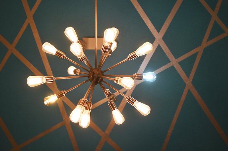C21_Maurepas's tweet photo. Les luminaires jouent un rôle déterminant dans l'élégance et le charme d'une #maison. 🏠

Laissez-vous donc inspirer par le design de ces lustres...✨

#IntérieurLuxe #Immobilier https://t.co/lYDDBRYJmu https://t.co/TBeGKLA76r