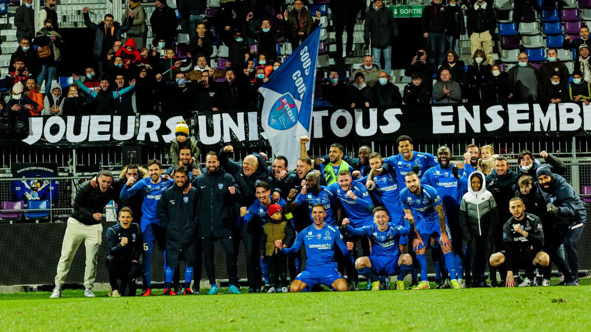 ScaramozzinoA's tweet photo. 🔥 UNIS TOUS ENSEMBLE 🔥
@FBBP01 🔵⚪️
📸 @lppsportfff
#TeamBressan #fbbp01 #NationalFFF #FFF #BourgEnBresse #Ain #Football #AS13 https://t.co/jOU1fEWffF