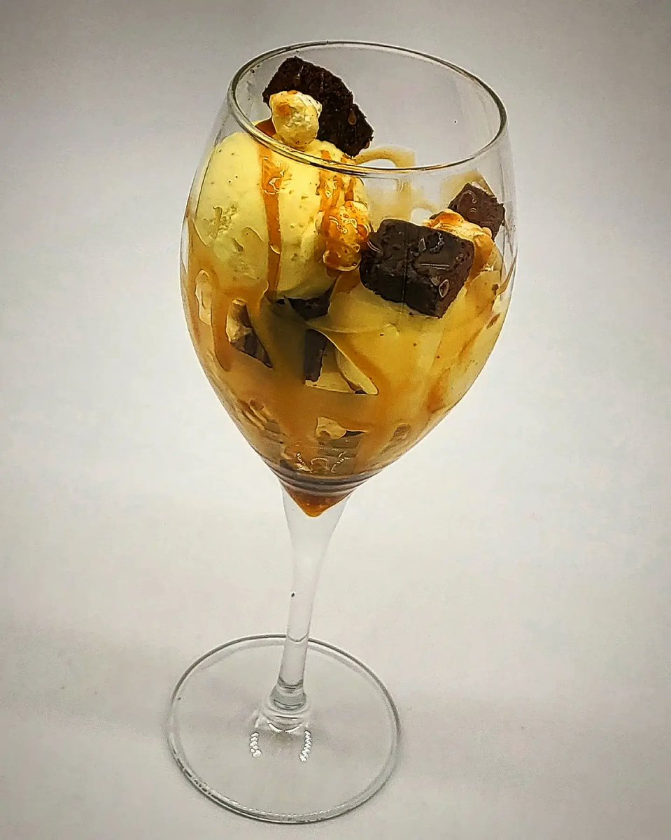 chef_exose's tweet photo. ๐ BLVD Valentines ๐
The Desserts ๐จ
Gluten & Dairy Free Strawberry & Basil Cheesecake ๐
Yuzu Brownie Sundae, Yuzu Caramel, Toffee Popcorn ๐ซ
Asian Pear Tarte Tatin, Asian Pear Caramel Sauce, Vanilla Ice Cream ๐
#ExoseFood #blvdmanchester #ECGltd #throwback https://t.co/a6UrY53etL
