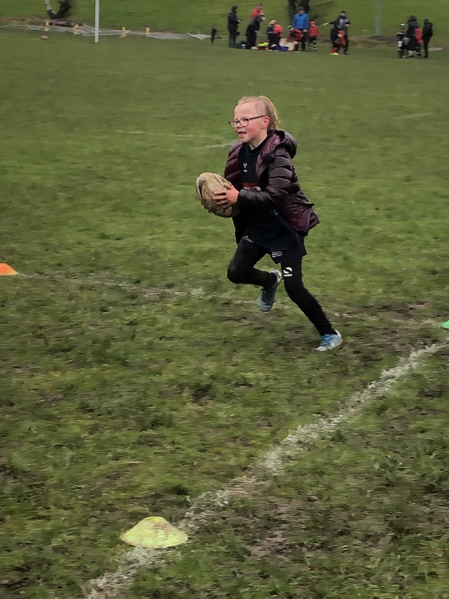 gemma_mccoll's tweet photo. Laila and Sophia played amazingly at rugby this morning then Eve and Laila were on fire on the basketball court this afternoon (3 wins out of 3 games) #proudmum #yorkshirecvl #miniknights https://t.co/UHhW34yIy4