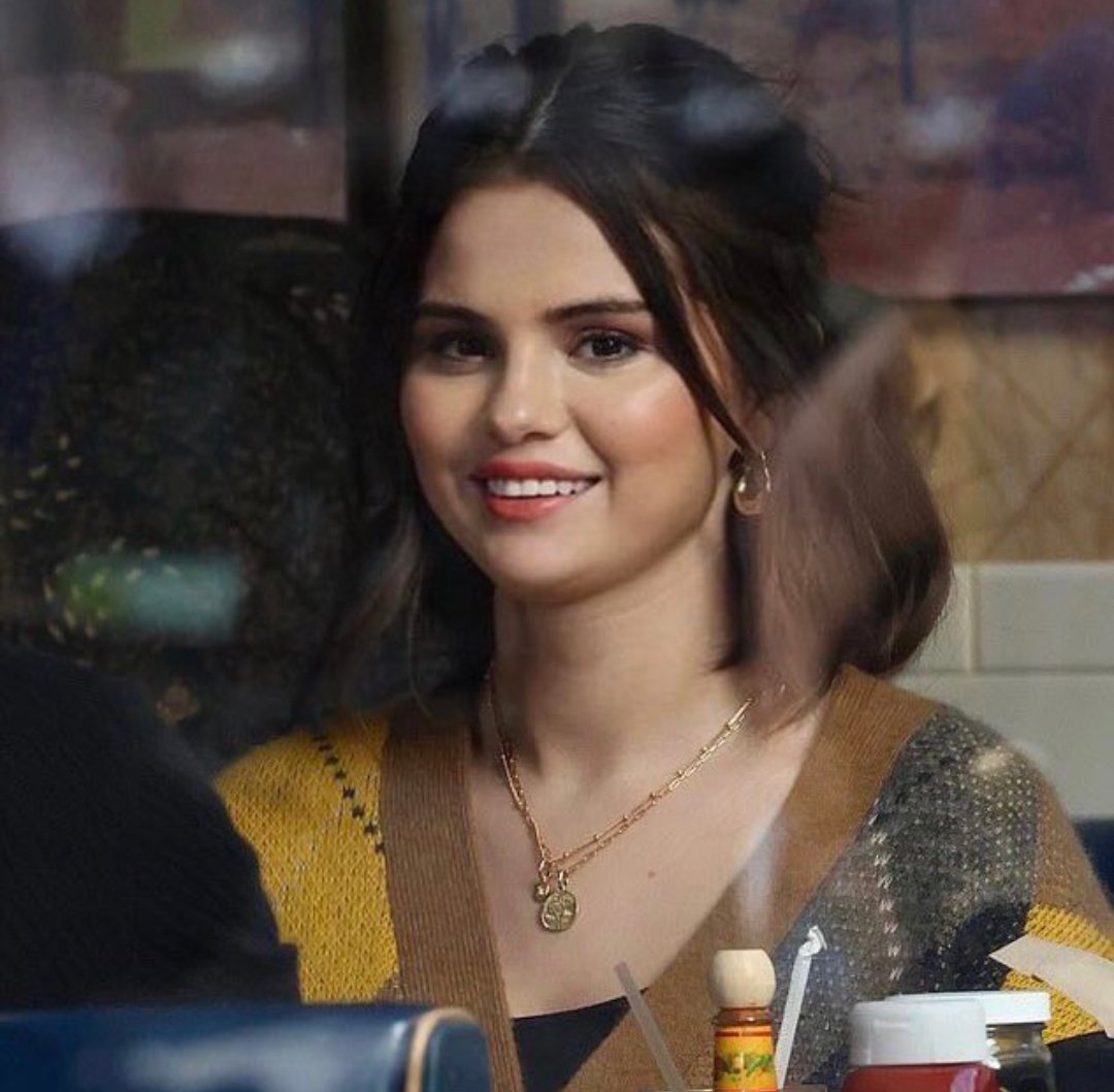 fetishxsel's tweet photo. Selena Gomez is aging like wine https://t.co/xCXwK68Q6c