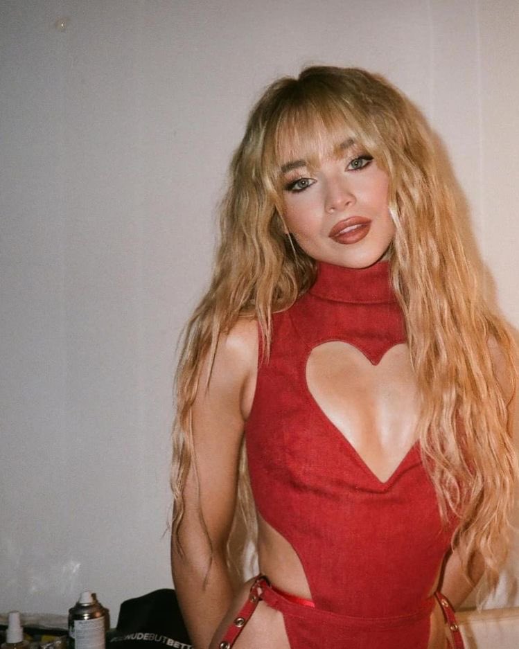 luckystarnessa's tweet photo. #SelfiesForFastTimes <3 @SabrinaAnnLynn https://t.co/YNEKANTrlD