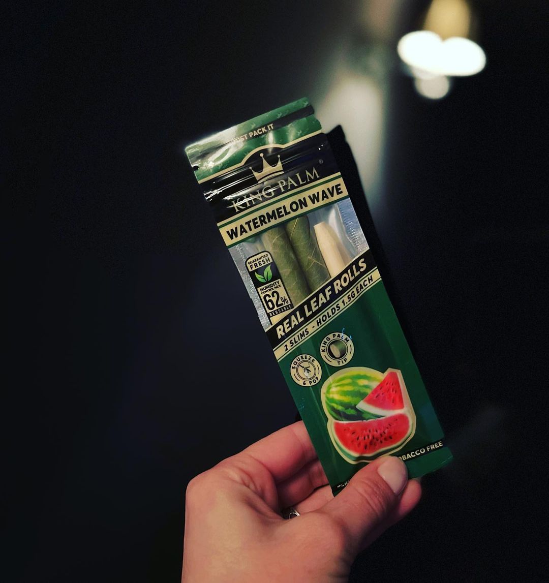 realkingpalm's tweet photo. Ride in on a wave of all-natural flavor. 🍉
.
.
King Palms get their taste from a terpene-infused capsule right inside the filter tip. 🌴
.
.
#KingPalm #flavortips https://t.co/vSdjxHsiJo