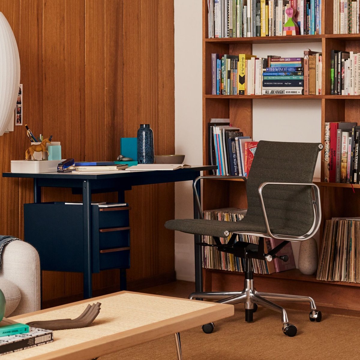 There’s a new dress code for the home office. The beloved Eames Aluminum Group is ready to reinvigorate your work-from-home with new colors and fabrics. ms.spr.ly/6018wObMK