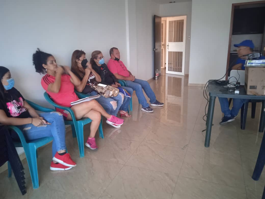 Edgar26Lucena's tweet photo. #20Feb se le dictó taller de formación política a la estructura de @UNTPCONCEPCION para fortalecer a los miembros dicha directiva parroquial del municipio Iribarren dirigido por el ING Felix Ereu @partidoUNT https://t.co/rDvH69SGj9
