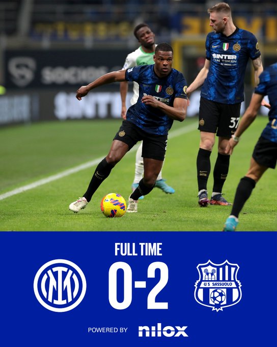 Inter_en's tweet photo. ❌ | FINAL WHISTLE

The Nerazzurri were unable to turn this one around... 

#InterSassuolo 0⃣-2⃣
⚽️ 8'- Raspadori
⚽️ 26'- Scamacca

Powered by @NiloxOfficial 
#FORZAINTER ⚫️🔵 https://t.co/J8I07i5Czp