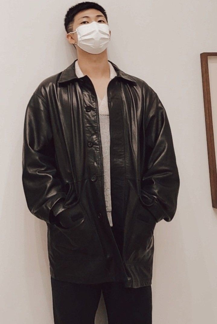 namjoonstanding's tweet photo. #NAMJOON #RM https://t.co/kYKY0cLueh