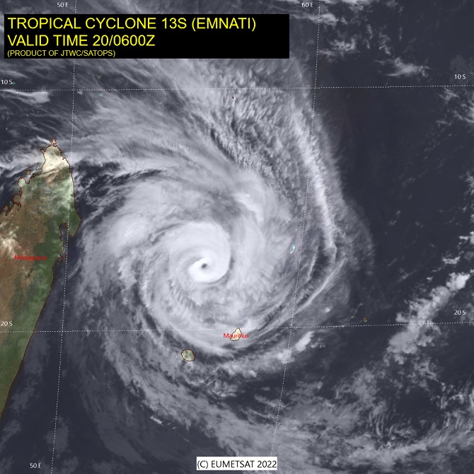 Onze6112's tweet photo. El gran cicló tropical Emnati arribarà a Madagascar aquesta setmana. Serà el segon en poc més de dues setmanes, després del Batsirai ➡ https://t.co/xwxlOa0IMd 📷 JTWC #ElTempsTV3 https://t.co/521eJaqr3X