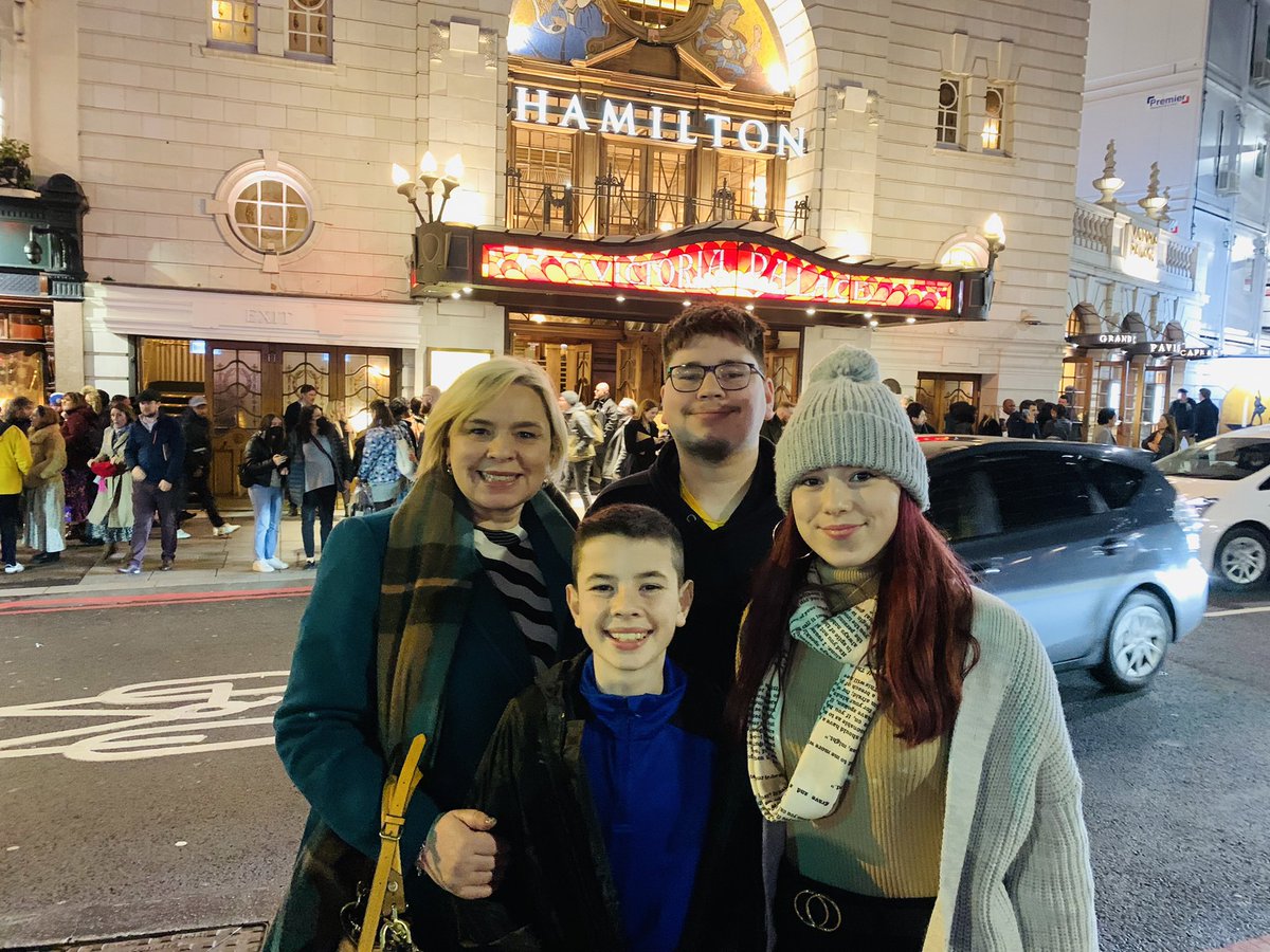 What a fantastic show <a href="/VictoriaPalace/">Victoria Palace</a> Click, Boom! Well worth the nightmare journey from Wales #Hamilton