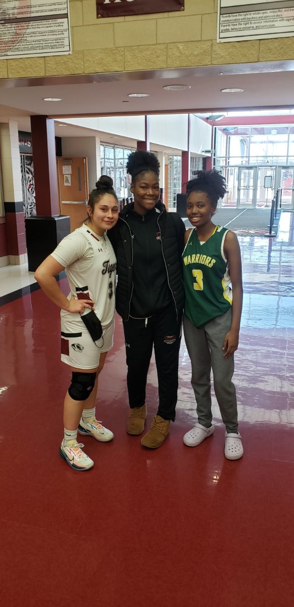 Always fun when our players compete against each other!  Lexi Salazar w 27 pts and Jayln Patterson w 17 pts for Plainfield North.  Amari Banks w 18 pts for Waubonsie Valley. Waubonsie moves on to sectionals!  <a href="/LexiSalazar14/">Lexi Salazar</a> <a href="/JaylnPatt22/">Jay Patterson</a> <a href="/BallerBanks03/">Amari Banks</a>