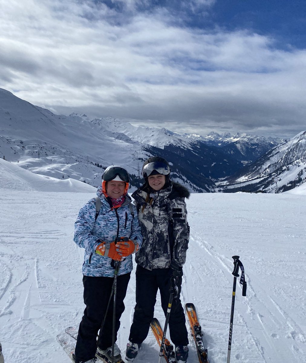 MrsLauraLewis's tweet photo. Bought a house on Friday, flew to Austria on Saturday and will be spending this next week on the slopes! Perfect way to wind down from this crazy half term - even if I am writing my reports at every spare moment! 😂🤦🏼‍♀️ https://t.co/kFETfqJ5UC