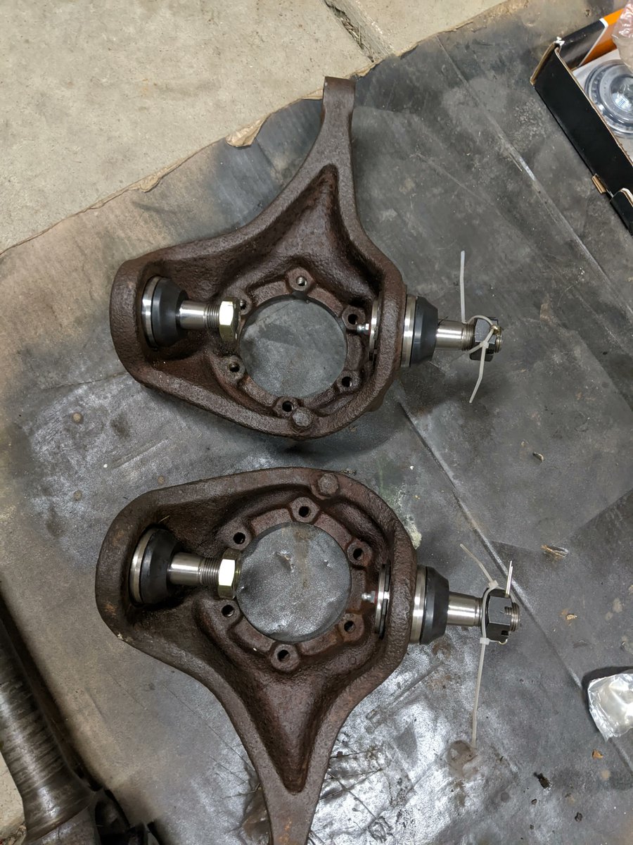 OffroadSynth's tweet photo. Starting with a clean slate with this early Ford Bronco front axle. #offroadsynthetics #axlerebuild #fordbronco https://t.co/GZkLpflHgJ