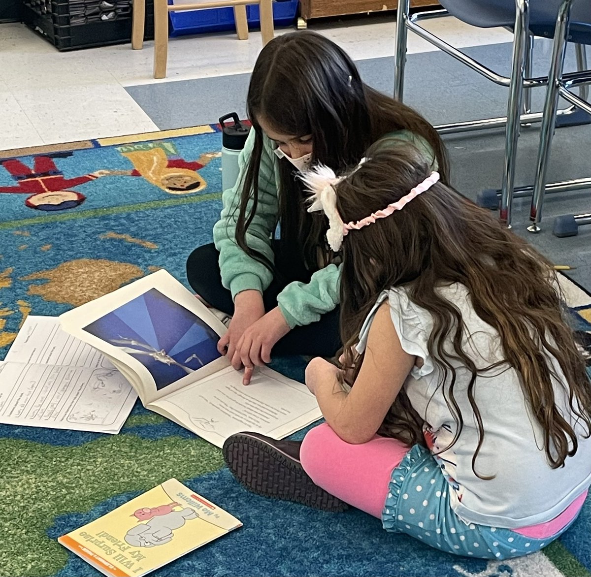 mrsnsmith4's tweet photo. Reading buddies on pajama day! #febvacationherewecome https://t.co/aYUmQoRUfA