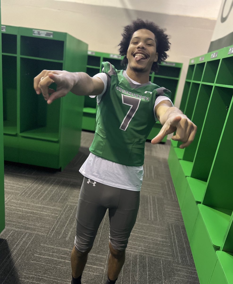DavionColeman7's tweet photo. Blessed to receive another offer💚. Thank you coaches 🦁 @Coach_Mac22 @CoachScott_97 @CoachTyShwallon 
#Pride #Thestarmountway https://t.co/iSNXCU1s18