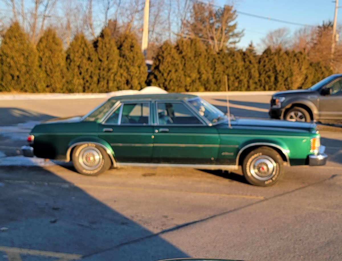 mayordadx6's tweet photo. Yet another blast from the past #carsofwalmart https://t.co/XPt1W5ZDo3