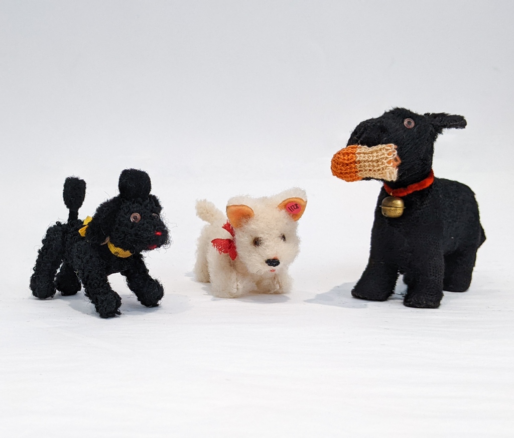 AntiqueToyQuest's tweet photo. It's #SchucoSunday and National #LoveYourPetDay! 
These little Schuco dogs are a much loved part of the collection here 🐕 NFS https://t.co/JQalGYigVM
